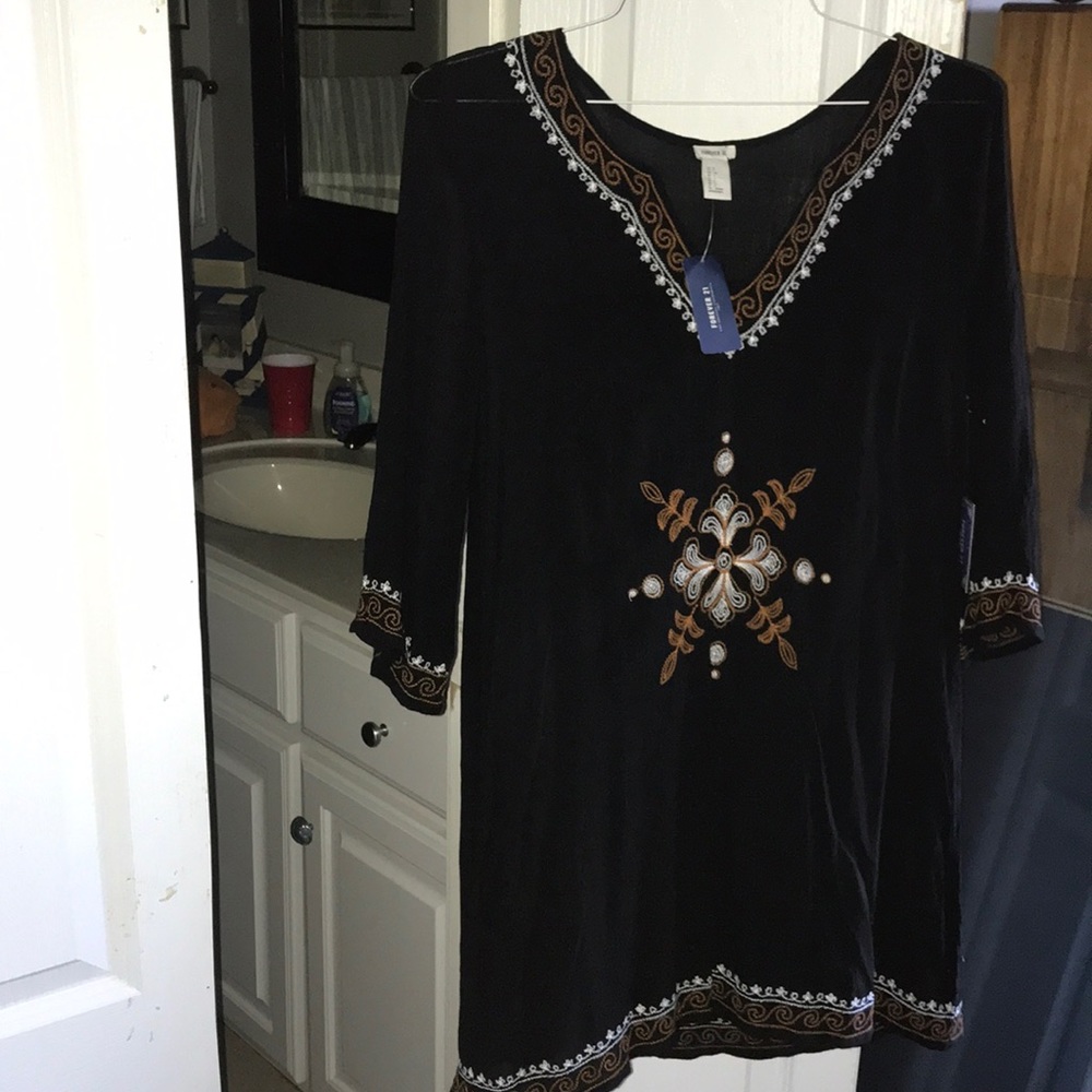 Black tunic top never worn